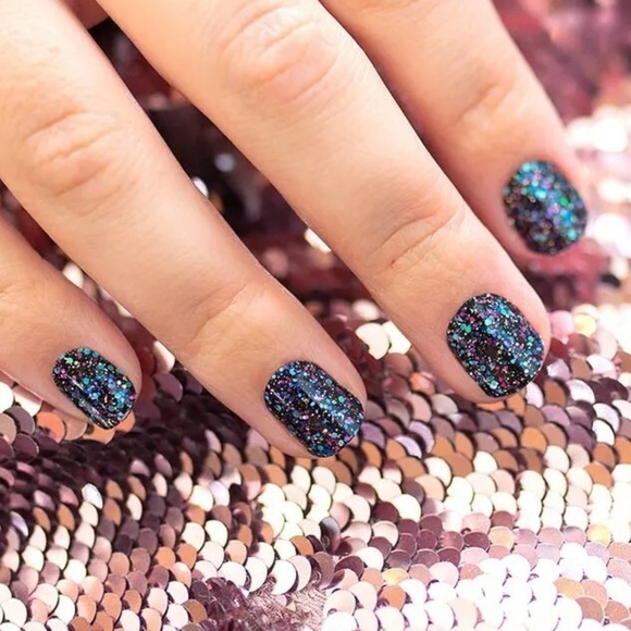 Holidaze  💅✨ Color STREET NEW Sealed - Long Lasting Nail Polish Strips - Picture 1 of 3